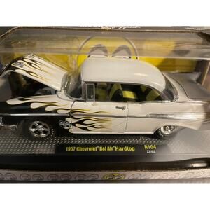 Moon Speed Equipped 1957 Chevrolet Car White  "Bel Air" Hardtop Diecast 1/24 Toy